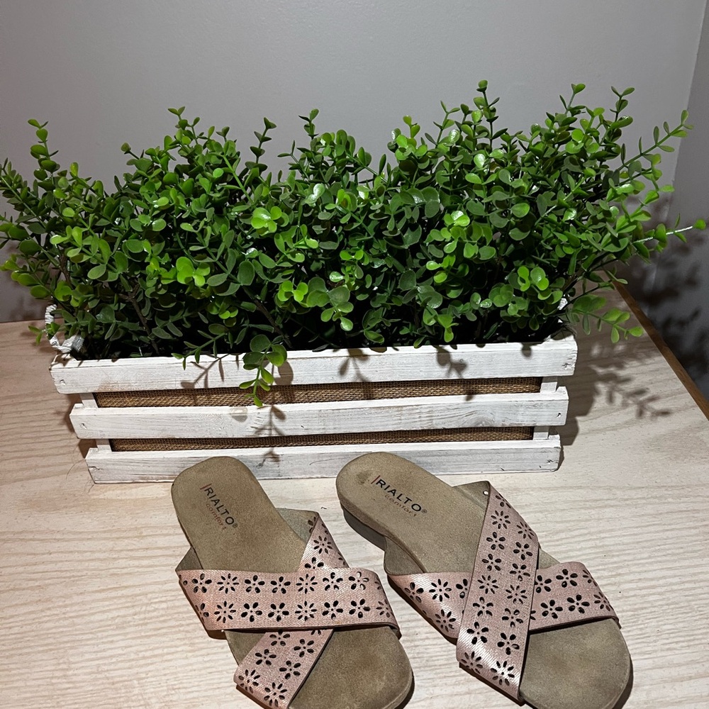 Rialto Women's Floral Pink Sandals
